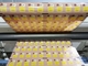Πλαστικό φλυτζάνι αποτυπωμένη σε ανάγλυφο ταινία τοποθέτηση σε στρώματα ρόλων φύλλων αλουμινίου αργιλίου 40 μικρού